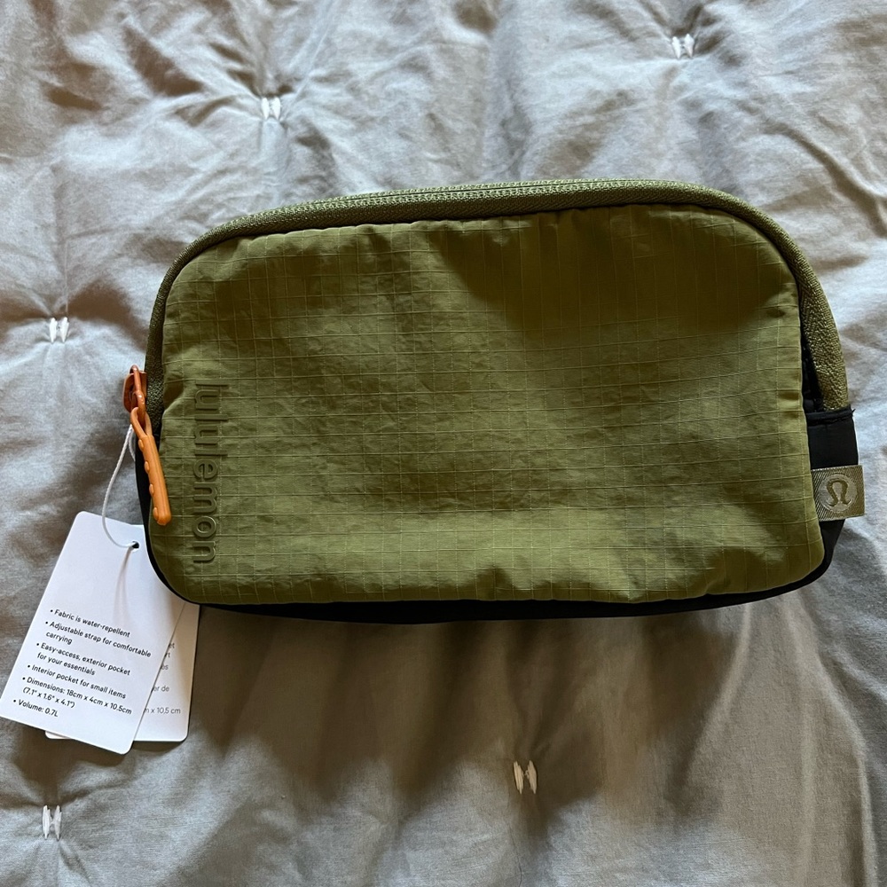Lululemon Everywhere Bag